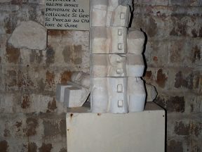 Les céramiques de l'église.