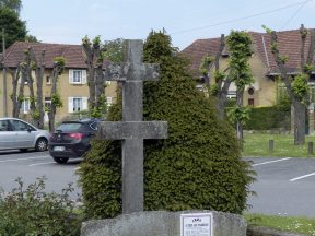 Deuxième monument aux morts.