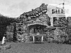 Réplique de la grotte de Lourde.