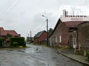Près de l’église.