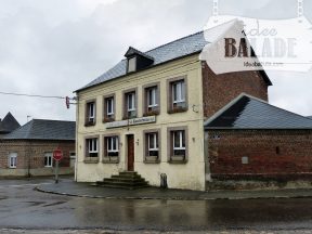 Le café du village.