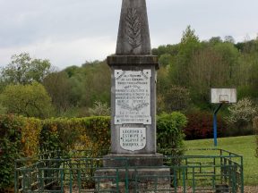 Le monument aux morts.