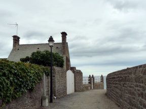 Ruelle derrière l'église.