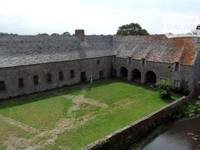 Charretterie.