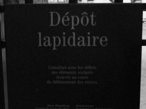 Dépôt lapidaire.