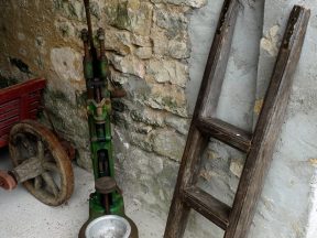 L'ancienne bouchonneuse.