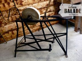 L'ancienne meule en pierre.