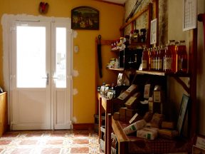 Entrée de la boutique.