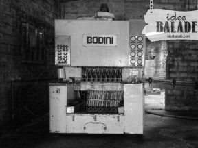 L'étiqueteuse automatique.