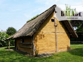 La maison d'habitation.