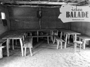 Intérieur grand bâtiment.