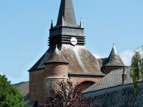 L’église fortifiée.