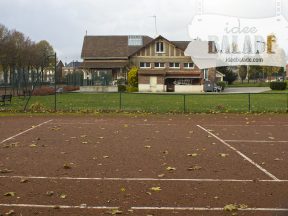 Terrain de tennis.