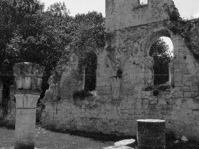 Ruines du bâtiment des convers.